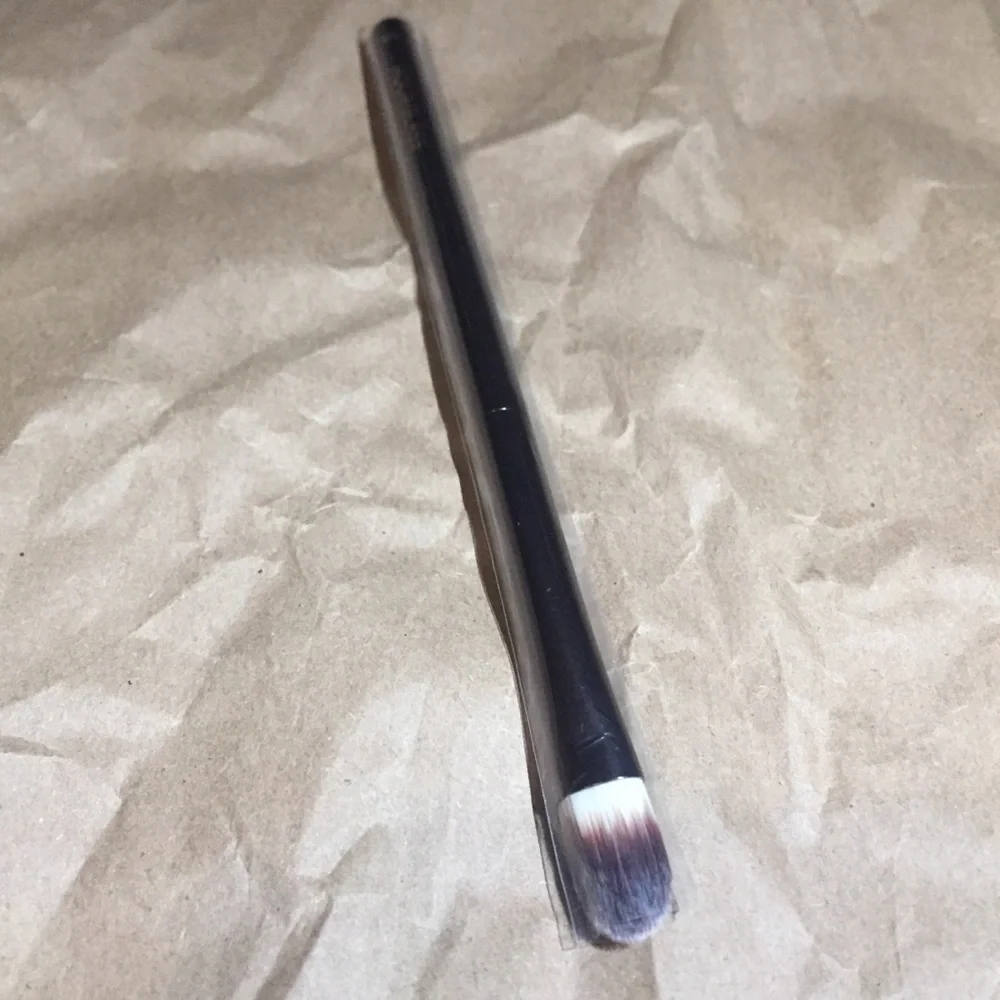 Hourglass concealer brush